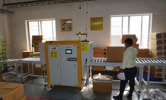 Svl metal detector conveyor